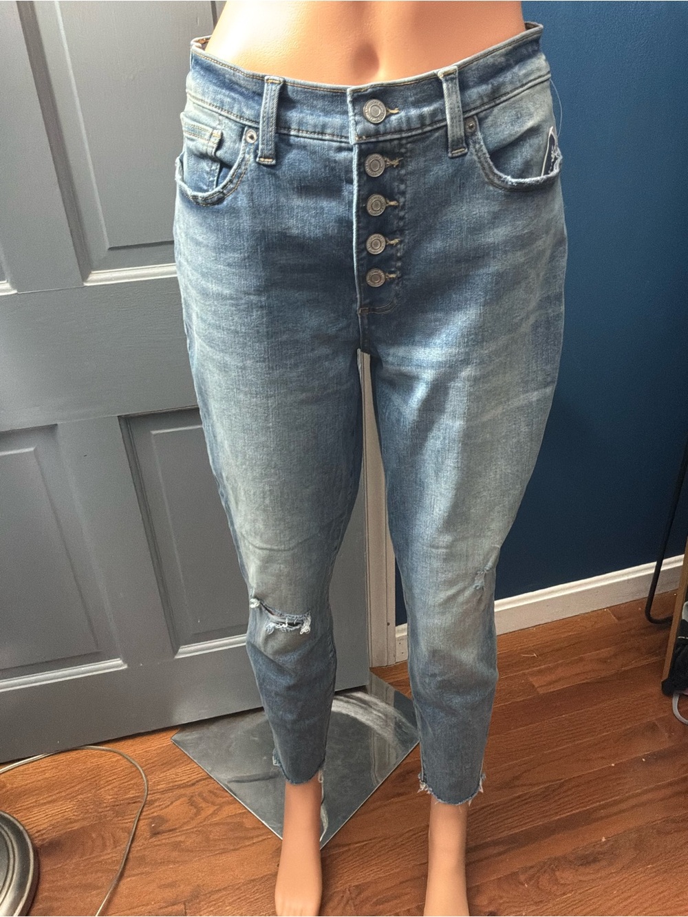 Lucky Brand Light Blue Button-Fly Ankle Jeans